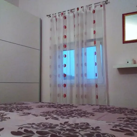 Apartment Annie *