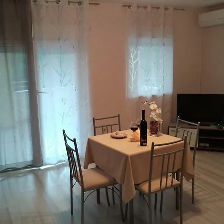 Annie * Rogoznica (Sibenik-Knin)